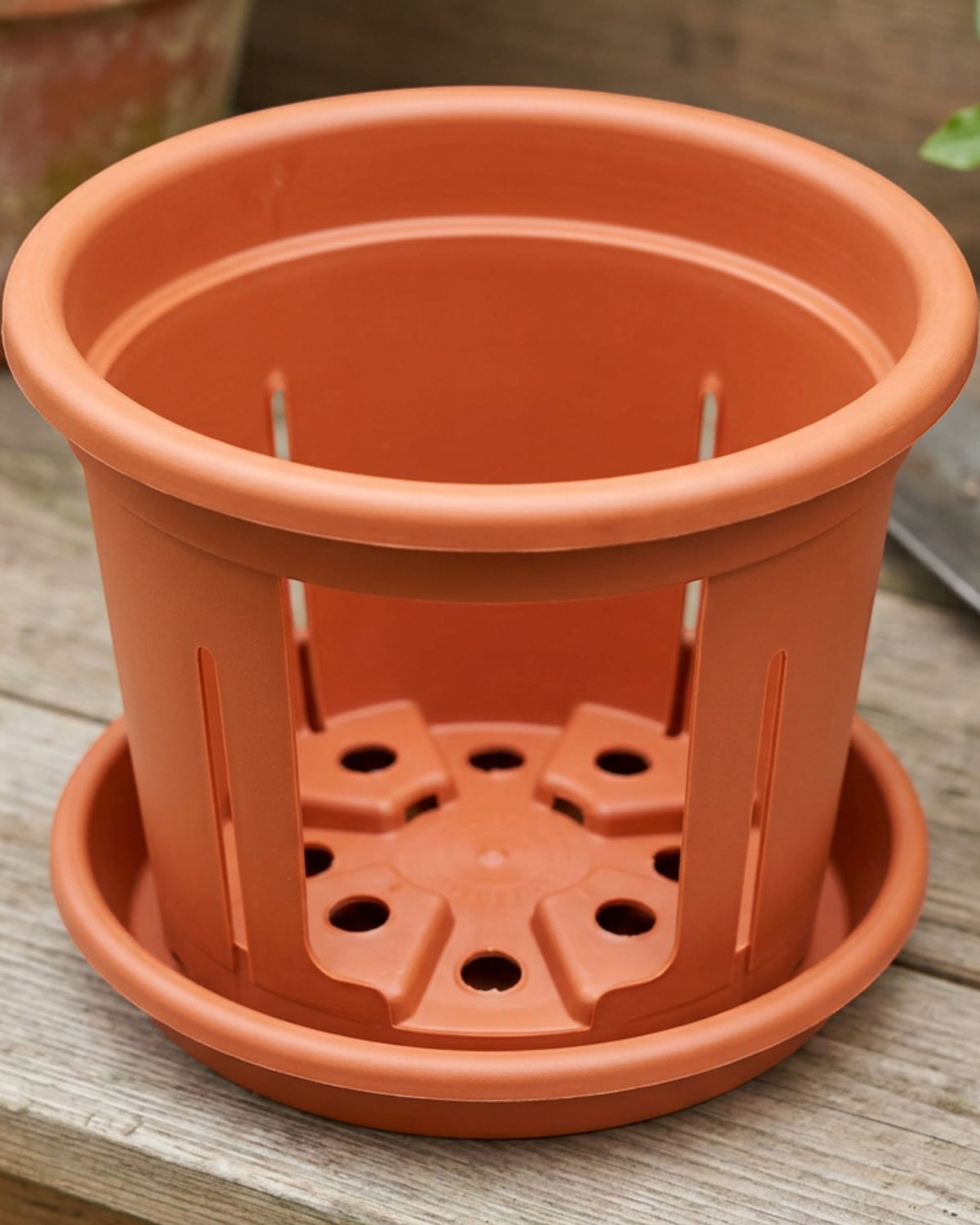 Lviy Ventilated Plastic Nursery Pots 15 cm Terracotta Set of 6 - Detail view